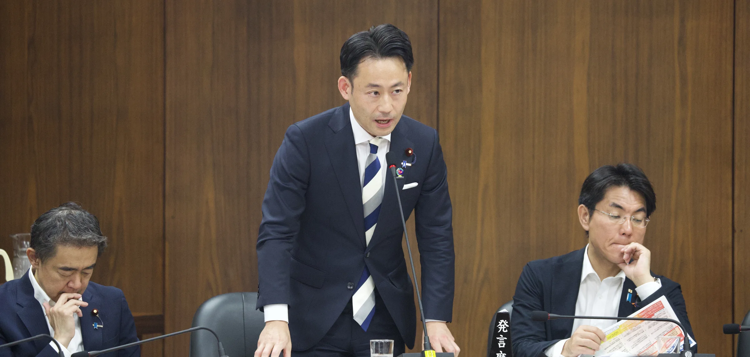 衆議院外務委員会で質疑を行う伊藤さとし
